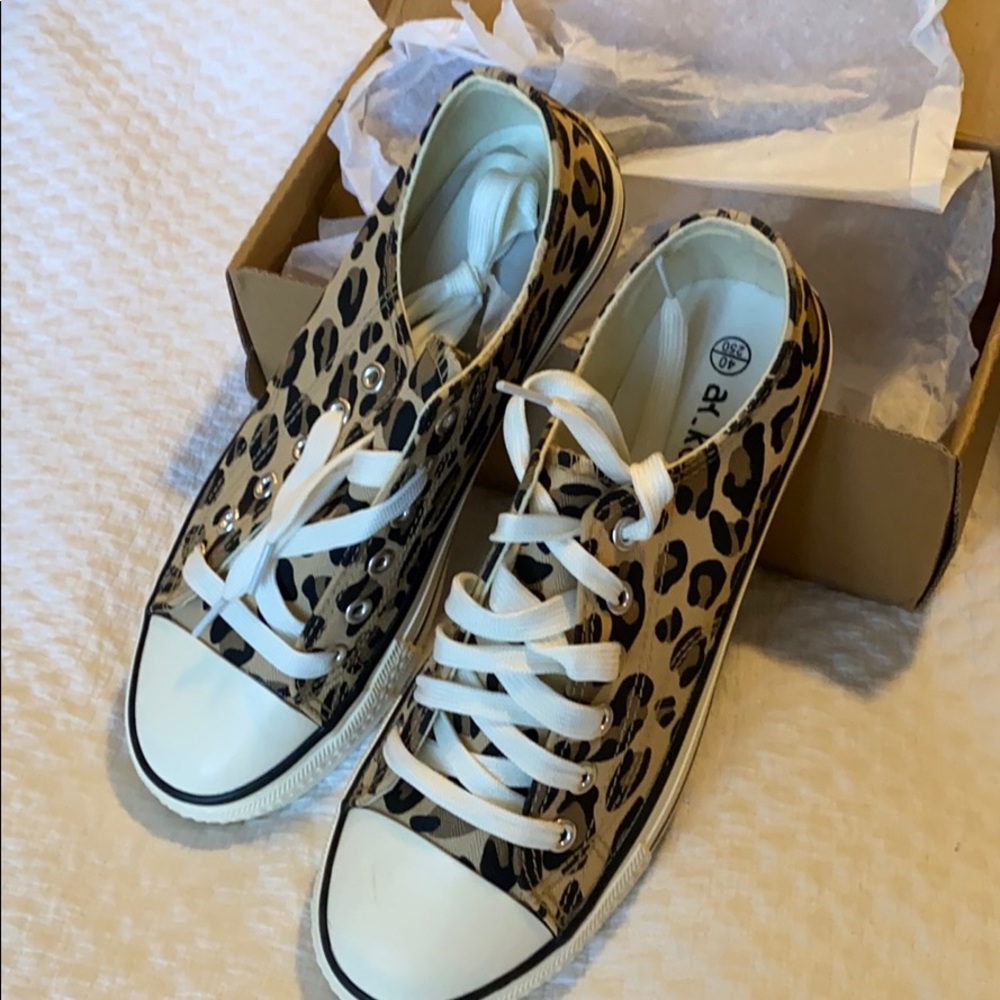 NIB Leopard sneakers
